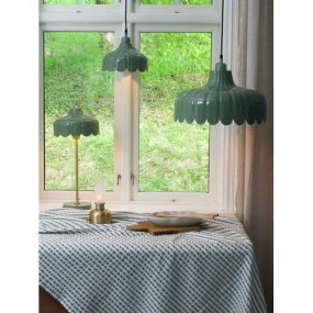Wells Ø45 Groente hanglamp Van PR Home - De lamp is geïnspireerd op een bloem en is verkrijgbaar in verschillende kleuren en modellen.
