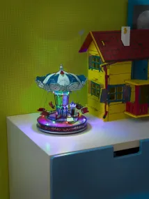 Mechanische Kerstdecoratie Met Carrousel 27cm Veelkleurig Van Konstsmide - Laat de magie van Kerstmis los met deze mechanische kerstversiering in de vorm van een kleurrijke draaimolen!