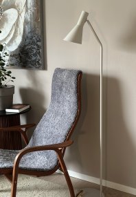 Ceres Zand vloerlamp Van Aneta Lighting - De CERES vloerlamp heeft een stijlvol en tijdloos design met rechte en strakke lijnen in een stijlvolle zandkleur.