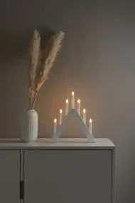 Candelabra 7 Lights Wit Van Konstsmide - Cre&euml;er een stijlvolle en moderne kerstsfeer met deze elegante adventkandelaar van mat wit gelakt hout.