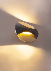 Alexandra 21cm Goud wandlamp Van Globo Lighting - Den medf&ouml;ljande 6W LED-lampan ger en behaglig belysning med 230 lumen och en varm ljusf&auml;rg p&aring; 3000K.