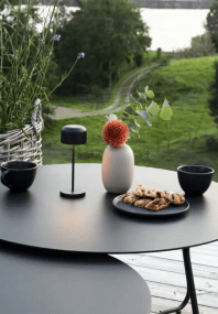 Lille 20cm Zwart Draagbare Van Konstsmide - De lamp is voorzien van een touchdimmer, waarmee u de helderheid en kleurtemperatuur kunt aanpassen van warmgeel tot warmwit licht.