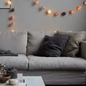 Irislights Blush 20-lights Veelkleurig Van Irislights - De lichtslinger bestaat uit handgemaakte bollen van katoen en polyester met een bijbehorend kunststof snoer.