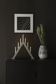 Candelabra 7 Lights Grijs Van Konstsmide - De klassieke piramidevorm wordt gecombineerd met een minimalistisch design, waardoor het een perfect interieurdetail is in zowel traditionele als moderne woningen.