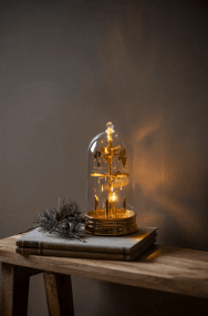Lantaarn Met Engelenmolen Goud Van Konstsmide - Het is een aanrader om op een bureau in de hal of op een bijzettafel in de woonkamer te zetten en zo de kerstsfeer in huis te versterken.