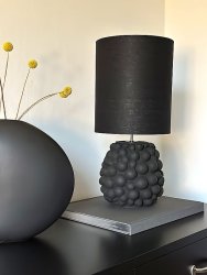 Bubbles 48cm Zwart tafellamp Van Aneta Lighting - De spannende Bubbles tafellamp heeft een unieke glazen lampenvoet met een textuur van verschillend gevormde bellen.