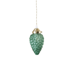 Druva Ø10 Groente raamlamp Van Strömshaga - De Druva plafondlamp creëert een uitnodigende en verfijnde sfeer door de fraaie combinatie van groen glas, de vorm van een druiventros en een messing lamphouder.