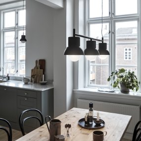 Down Long 82cm Antraciet Van CO Bankeryd - Om ervoor te zorgen dat het design van de lamp optimaal tot zijn recht komt, adviseren wij om een bolvormige lichtbron met een diameter van 95 cm te kiezen.