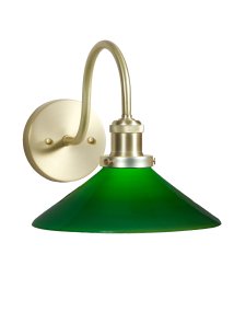August 38cm Messing/groen badkamerlamp Van PR Home - Deze schoenmakerslamp is speciaal ontworpen voor badkamers en heeft een elegante glazen kap met een diameter van 25 cm, die het licht zacht en gelijkmatig verspreidt.