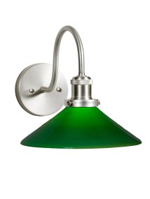 August 38cm Chroom/groen badkamerlamp Van PR Home - Deze schoenmakerslamp is speciaal ontworpen voor badkamers en heeft een elegante glazen kap met een diameter van 25 cm, die het licht zacht en gelijkmatig verspreidt.