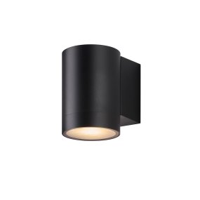 Oden Single Zwart buitenlamp Van Lampan - Lampan lyser fint ner p&aring; v&auml;ggen och skapar en h&auml;rlig atmosf&auml;r.