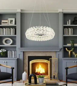 Diann Ø60 Chroom hanglamp Van Globo Lighting - Med en diameter p&aring; 60 cm och en imponerande ljusstyrka p&aring; 4460 lumen ger den en kraftfull och j&auml;mn belysning.