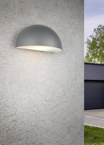 Maas 27cm Antraciet buitenlamp Van Trio Lighting - Maas is een stijlvolle wandlamp met een zacht afgeronde vorm in een moderne antracietkleurige tint.