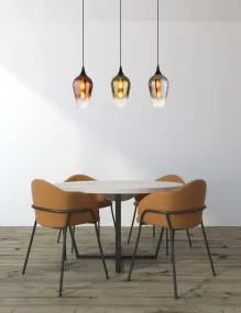 Lavus 83cm Zwart hanglamp Van Globo Lighting - Lavus &auml;r en elegant taklampa med tre dekorativa glaskupor i koppar-, guld- och kromfinish, vilket ger lampan en modern och stilfull karakt&auml;r.