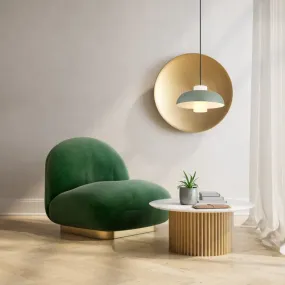 Lowe Ø38 Groente hanglamp Van Globo Lighting - Den runda sk&auml;rmen i matt gr&ouml;nf&auml;rgad metall ger ett elegant och tidl&ouml;st uttryck, medan den cylinderformade sk&auml;rmen i opalglas sprider ett mjukt och behagligt ljus.