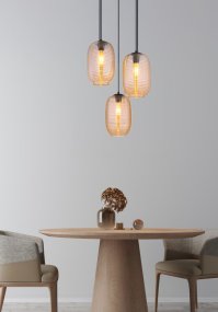 Jefrey Ø47 Amber hanglamp Van Globo Lighting - Denna eleganta taklampa har en rund form och &auml;r utrustad med tre rundade glaskupor i varm b&auml;rnstensf&auml;rg.