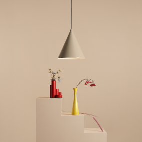 Form Ø24 Beige hanglamp Van Artera - Het tijdloze design en de subtiele kleur zorgen ervoor dat de lamp gemakkelijk in verschillende interieurstijlen past en tegelijkertijd een verfijnde en moderne uitstraling aan de kamer toevoegt.