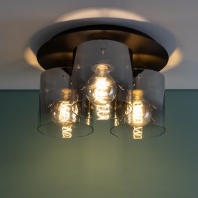 Beth Ø35 Rookkleurig plafondlamp Van Brilliant - De Beth plafondlamp met drie lichtbronnen overtuigt door de harmonieuze combinatie van uiterlijk en functie.