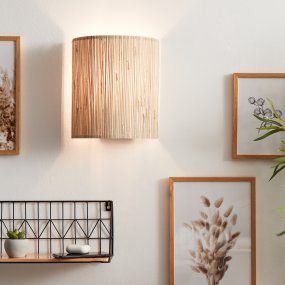 Wimea 26cm Natuur wandlamp Van Brilliant - Ideaal als aanvullende verlichting in de hal, woonkamer of slaapkamer, en zorgt voor een warme en huiselijke sfeer.