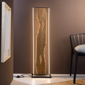 Chaumont Hout vloerlamp Van Brilliant - De lamp is voorzien van energiezuinige en duurzame LED-technologie en een praktische voetschakelaar waarmee u de lamp eenvoudig met uw voet aan en uit kunt zetten.