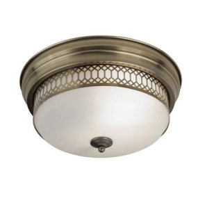 Edinburgh Ø35 Antiek messing badkamerlamp Van Searchlight - Hij is gemaakt van elegant antiek messing en is omgeven door een opaalwitte glazen kap die zacht en aangenaam licht verspreidt.