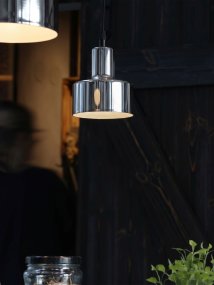 Solo Ø13 Chroom raamlamp Van PR Home - Solo is een slanke, metalen raamlamp met een minimalistisch design.