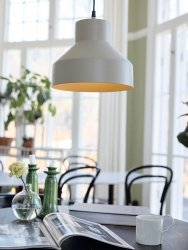 Solo Ø26 Beige hanglamp Van PR Home - Beige matte afwerking zowel binnen als buiten.