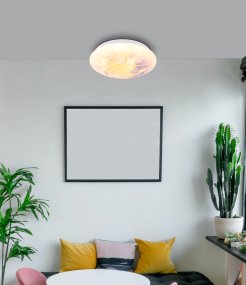 Gaia Ø26 Veelkleurig kinderlamp Van Globo Lighting - Gaia &auml;r en unik plafond med en detaljerad v&auml;rld och molnmotiv p&aring; sk&auml;rmen.