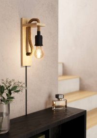 Rampside 30cm Natuur wandlamp Van Eglo - De stevige houten basis en het natuurlijke touwdetail geven het een unieke, handgemaakte uitstraling, terwijl de zichtbare gloeilamp een industrieel tintje toevoegt.