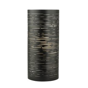 Candy 22cm Zwart Van Oriva - Het licht dat door de ruimte naar binnen sijpelt, creëert een prachtig spel van schaduw en licht, wat een aangename en sfeervolle sfeer aan de ruimte geeft.