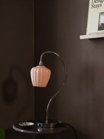 Amalfi 50cm Abrikoos tafellamp Van PR Home - De gaasvormige kap verspreidt een aangenaam licht en maakt van de Amalfi een decoratieve tafellamp die bijvoorbeeld mooi staat op een bijzettafel, bureau of nachtkastje.