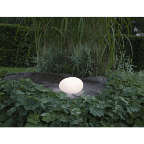 Globy 18cm Wit solarlamp Van Star Trading - Hij licht op in het donker met een warmwitte gloed en cre&euml;ert een gezellige sfeer.