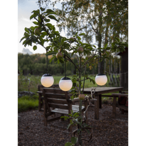 Globus 3 Stuks Wit solarlamp Van Star Trading - Plaats de lampen op een plek waar de zon overdag op het paneel kan schijnen voor een optimale lading.