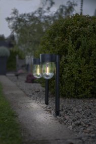 Cupola 2-p Zwart solarlamp Van Star Trading - Plaats de looppadverlichting op een plek waar de zon er goed bij kan.