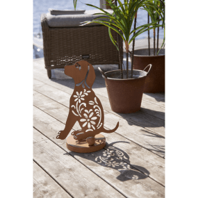 Oxidog Roest solarlamp Van Star Trading - Hij is zowel aan als uit prachtig en perfect voor op een trap, in een bloembed of op het balkon.