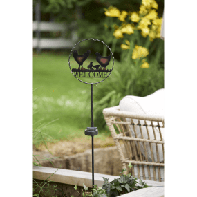 Welcome Zwart solarlamp Van Star Trading - Het is een prachtige decoratie en is gemakkelijk te plaatsen in de hal of in een pot bij de entree.