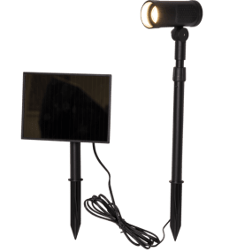 Powerspot Zwart solarlamp Van Star Trading - De schijnwerper met grondpen en lange kabel naar het paneel maakt het gemakkelijk om hem in direct zonlicht te plaatsen, wat nodig is voor het opladen van de batterijen.