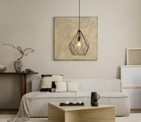 Carlton Ø30 Zwart Van Eglo - Het open ontwerp plaatst de lichtbron in het middelpunt en cre&euml;ert een decoratief lichtspel in de ruimte.