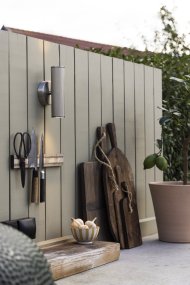 Hubble Geborsteld staal Van Globen Lighting - De glazen afdekkingen op de openingen van de lamp zijn eenvoudig vast te schroeven en beschermen de lichtbronnen.