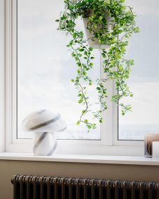 Mira Mushroom 30cm Wit/zwart tafellamp Van By Rydéns - De lamp is niet alleen een functionele lichtbron, maar ook een artistiek detail dat uw interieur accentueert met zijn op de natuur geïnspireerde ontwerp en handgemaakte kwaliteit.