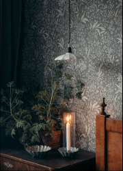 Gustav Ø20 Wit raamlamp Van Strömshaga - Een elegante plafondlamp die klein en strak is en mooi past boven een keukentafel, in een raam of in een slaapkamer.