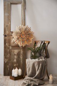 Ice Ø50 Beige Van Star Trading - De ster verspreidt sfeer en zorgt voor een speciaal kerstgevoel in huis.