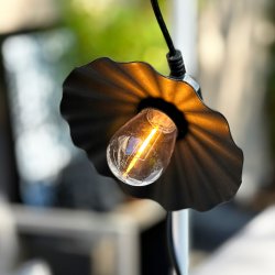 Shady 10 Zwart Van Lightson - Garden Plug &amp; Play from LightsOn - Een flexibel en betaalbaar 12-voltsysteem voor uw tuin, dat u eenvoudig zelf kunt installeren en later kunt uitbreiden tot wel 50 meter, indien gewenst.