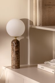 Torrano 53cm Bruin marmer tafellamp Van Globen Lighting - Steen is een natuurlijk materiaal, de kleur en tinten van het marmer variëren en creëren een uniek patroon voor elk stuk.