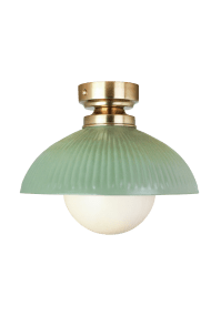 Elliot Ø30 Groente plafondlamp Van Strömshaga - De groene metalen kap heeft een decoratieve gegroefde structuur en is gecombineerd met details in messing die de lamp een elegante uitstraling geven.