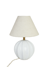 Marit 24cm Wit lampenvoet Van Strömshaga - Marit is een elegante lampvoet van wit opaalglas met een zacht afgeronde vorm en decoratieve details die hem een klassieke uitstraling geven.