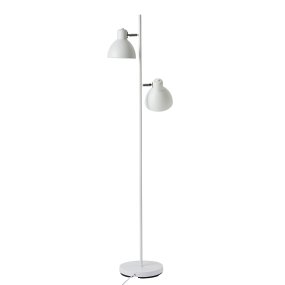 Skagen 2 Chroom vloerlamp Van Dyberg Larsen - Dyberg Larsen heeft een nieuwe staande lamp in de Skagen-serie ontwikkeld, ditmaal met twee.