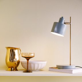 Ocean 43cm Olijf bureaulamp Van Dyberg Larsen - De Ocean tafellamp van Dyberg Larsen is een door de jaren 50 geïnspireerde lamp met een charmant retrodesign en een modern tintje.