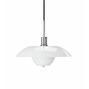 Bergen Ø28 Opaal hanglamp Van Dyberg Larsen - Het verchroomde metaal in combinatie met de opaalglazen kappen creëert een mooi lichtpatroon in de kamer zonder te verblinden.