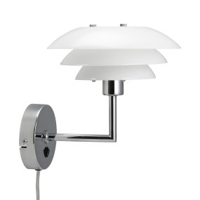 DL20 Chroom wandlamp Van Dyberg Larsen - De DL20 wandlamp heeft een klassiek en eenvoudig design met drie kappen die een mooi en schitteringsvrij licht cre&euml;ren.